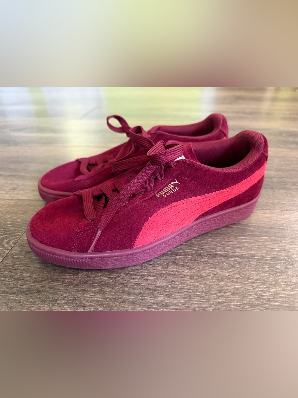 Sz 8 women’s Puma Suede Burgundy Red Sneakers
